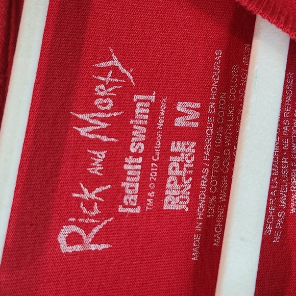 Rick & Morty t shirt strawberry smiggles red medium - Picture 4 of 6